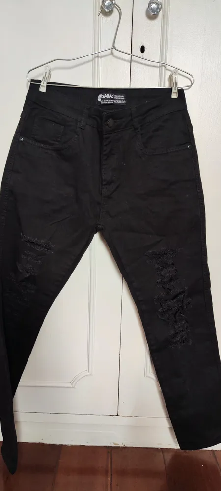 Calça Skinny Preta Rasgada