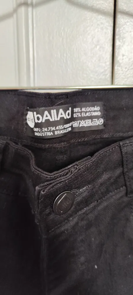 Calça Skinny Preta Rasgada