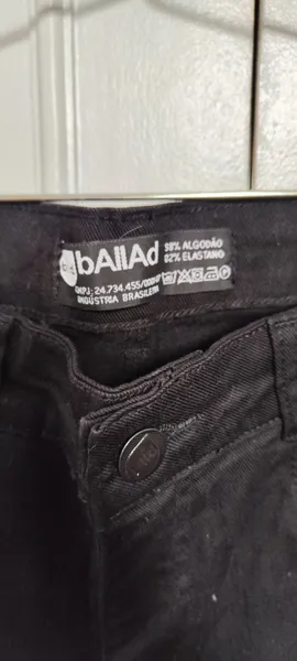 Calça Skinny Preta Rasgada