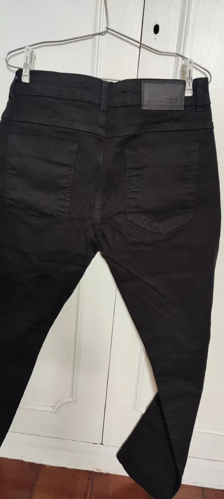Calça Skinny Preta Rasgada
