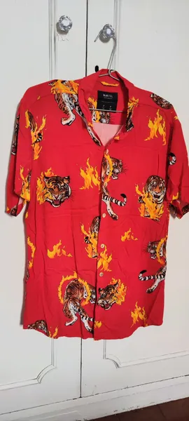 Camisa Vermelha de Botão