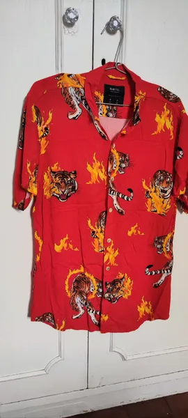 Camisa Vermelha de Botão
