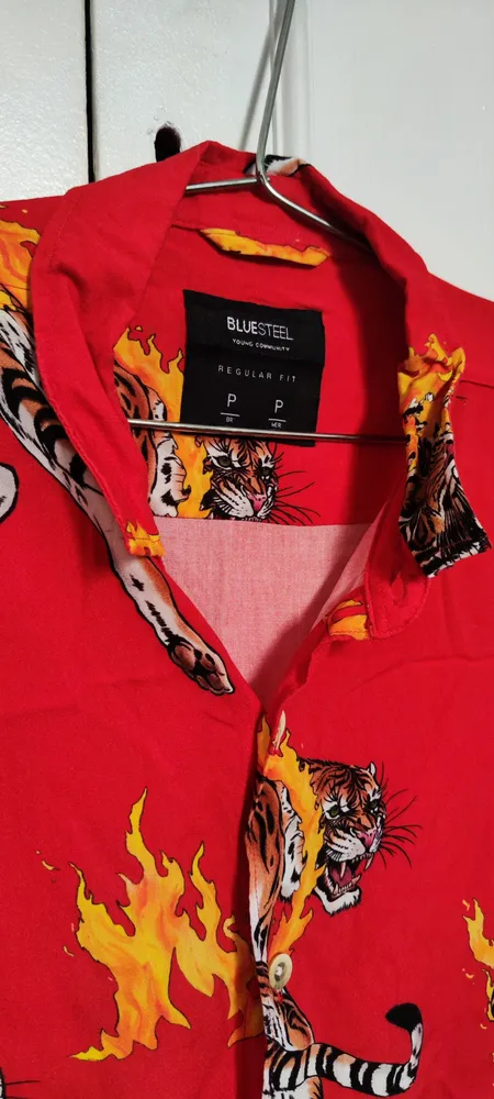 Camisa Vermelha de Botão