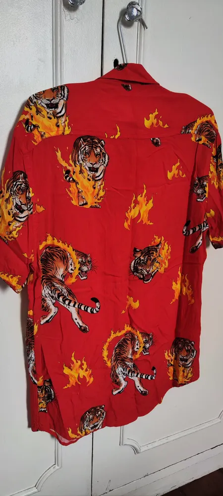 Camisa Vermelha de Botão