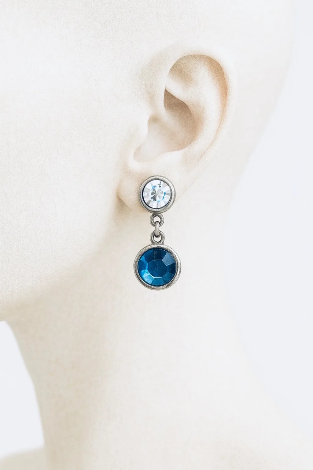 Brinco rendondo cristal azul