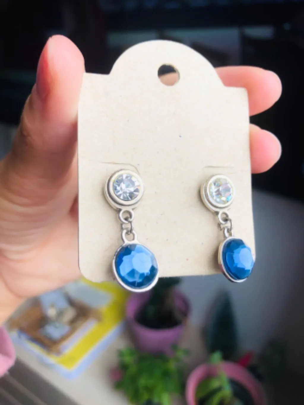 Brinco rendondo cristal azul