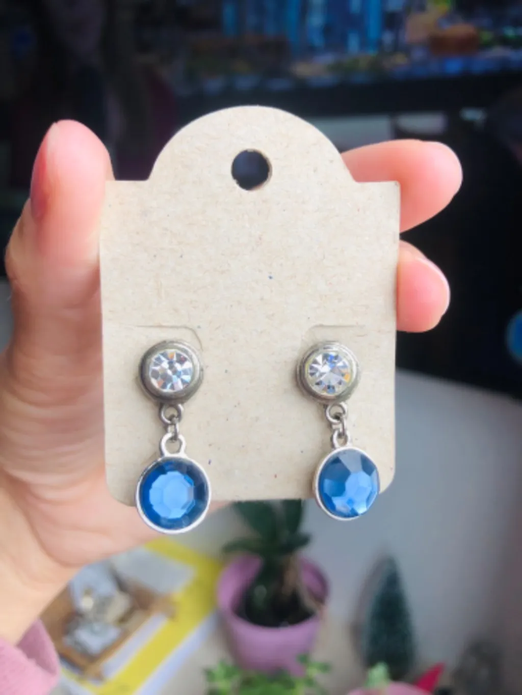 Brinco rendondo cristal azul