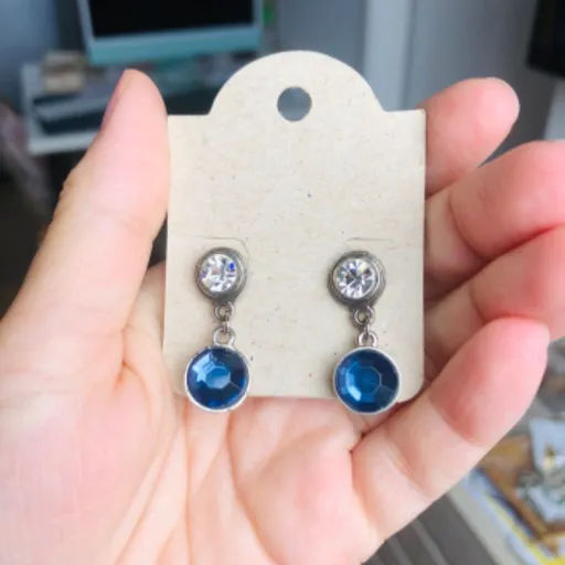 Brinco rendondo cristal azul