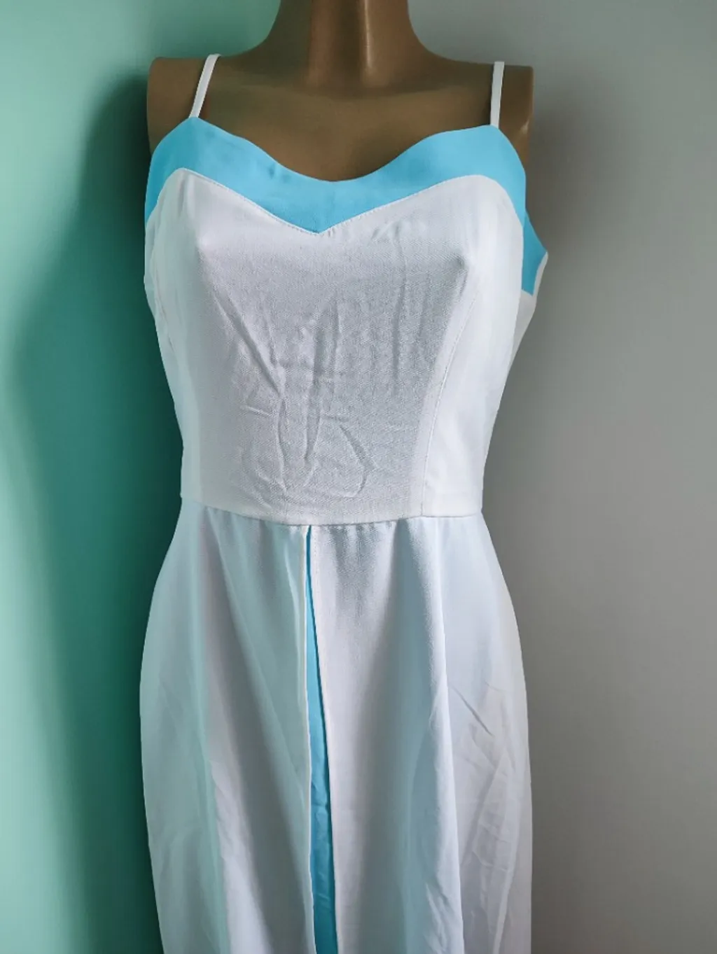 vestido longo branco e azul