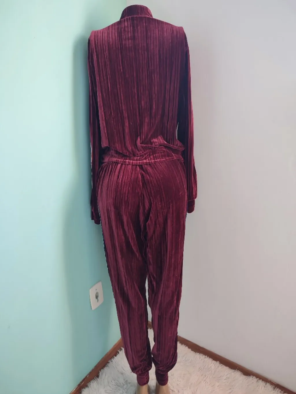 conjunto feminino vinho