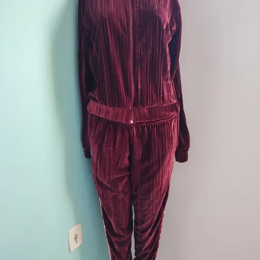 conjunto feminino vinho