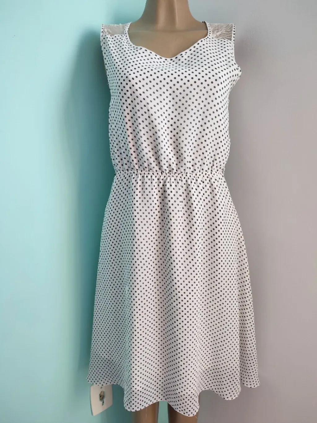 vestido midi branco de bolinha