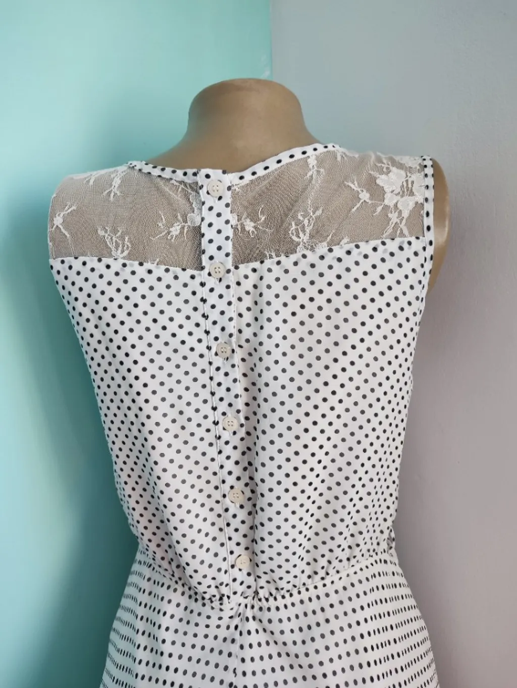 vestido midi branco de bolinha