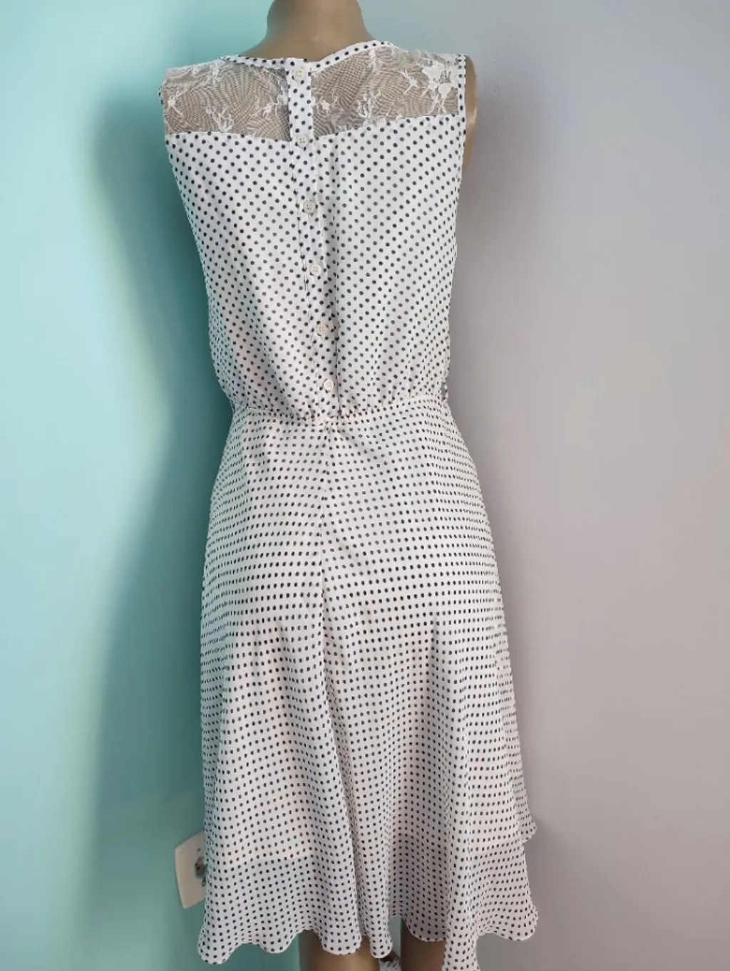 vestido midi branco de bolinha