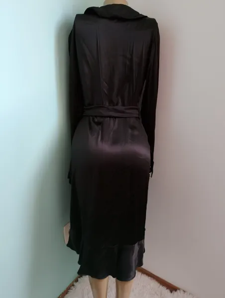 vestido preto de cetim