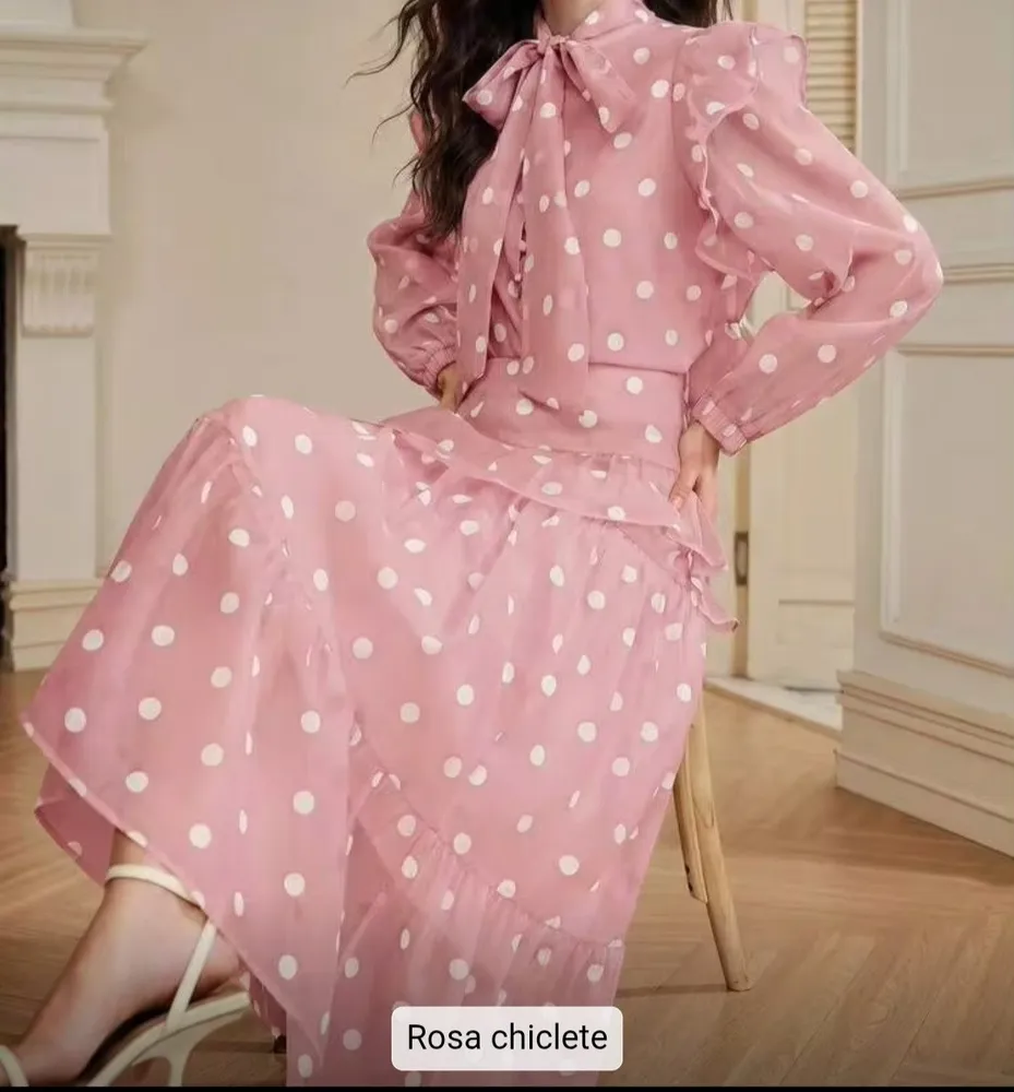 conjunto Feminino de saia rosa