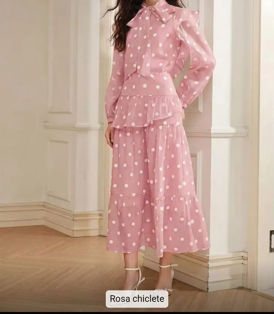 conjunto Feminino de saia rosa