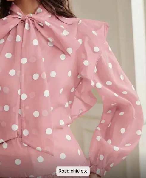 conjunto Feminino de saia rosa