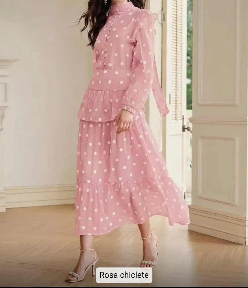 conjunto Feminino de saia rosa