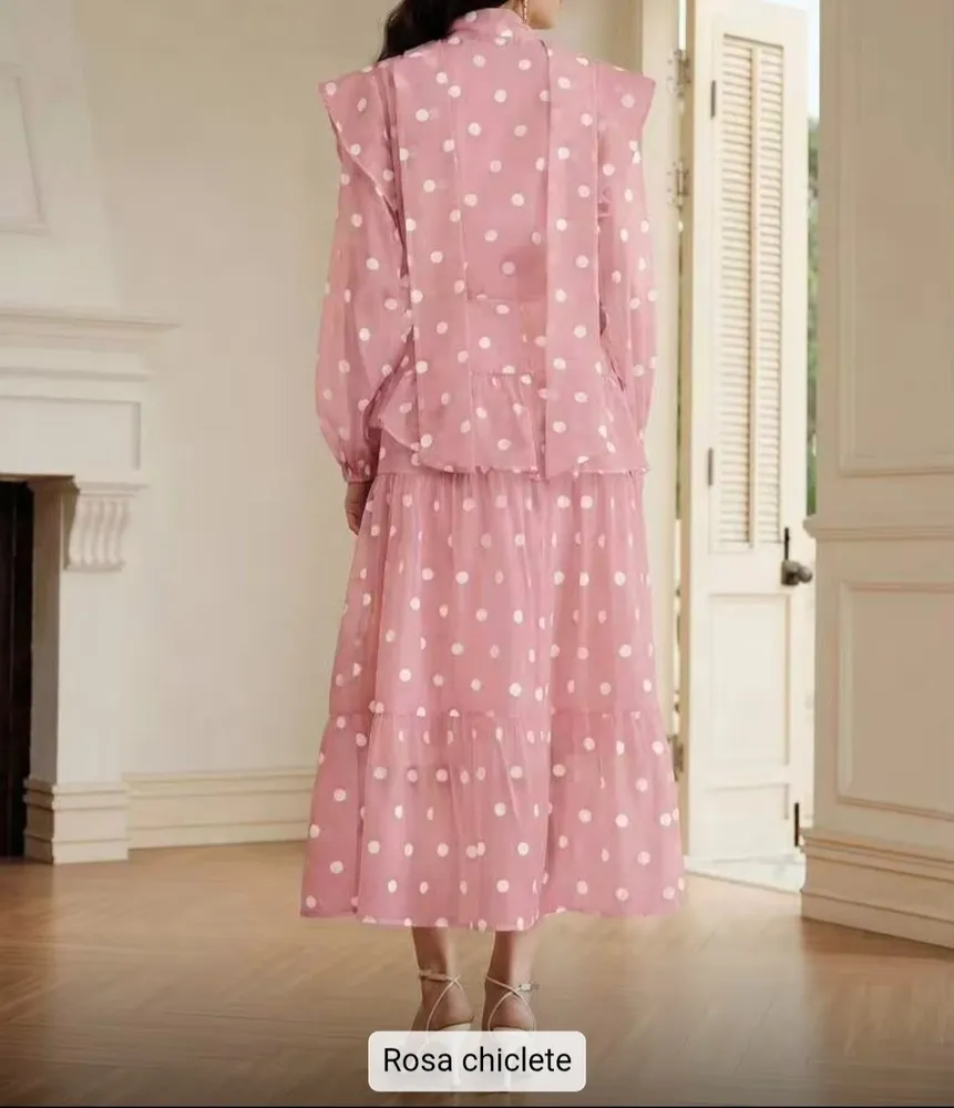 conjunto Feminino de saia rosa