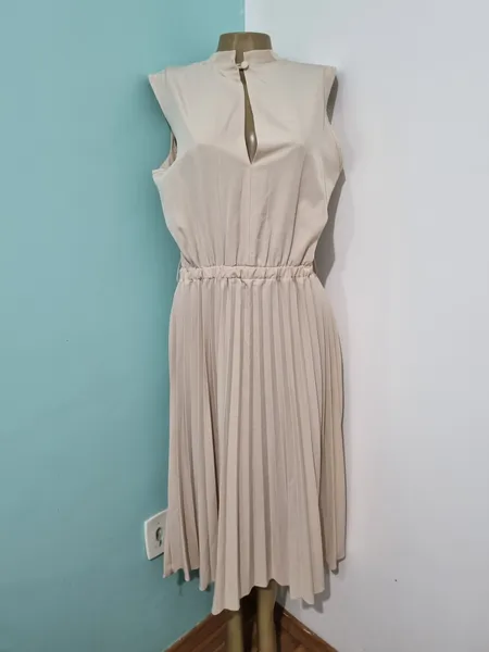 vestido midi plissado