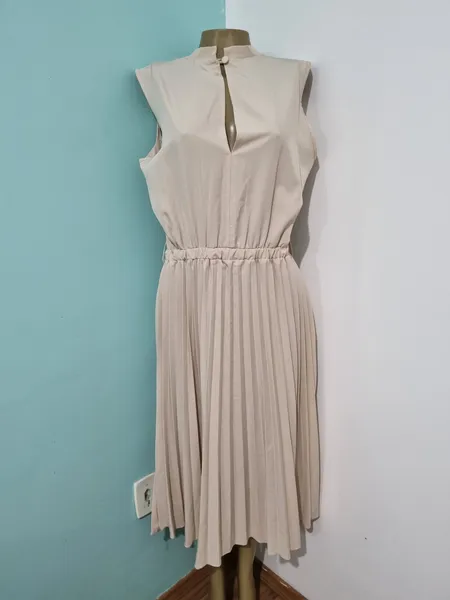 vestido midi plissado