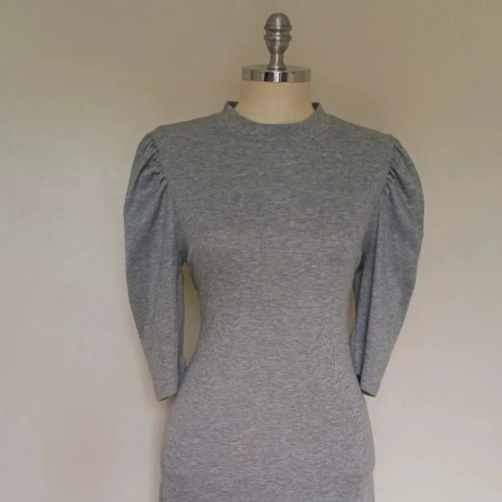 vestido midi cinza fendas laterais