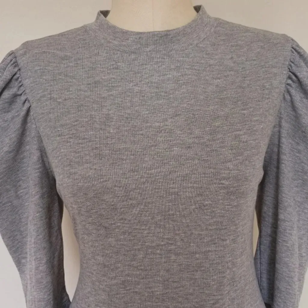 vestido midi cinza fendas laterais