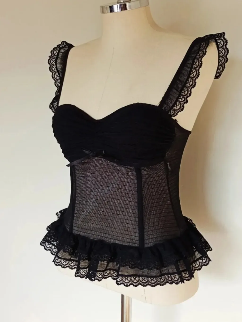 corset preto em renda e tule