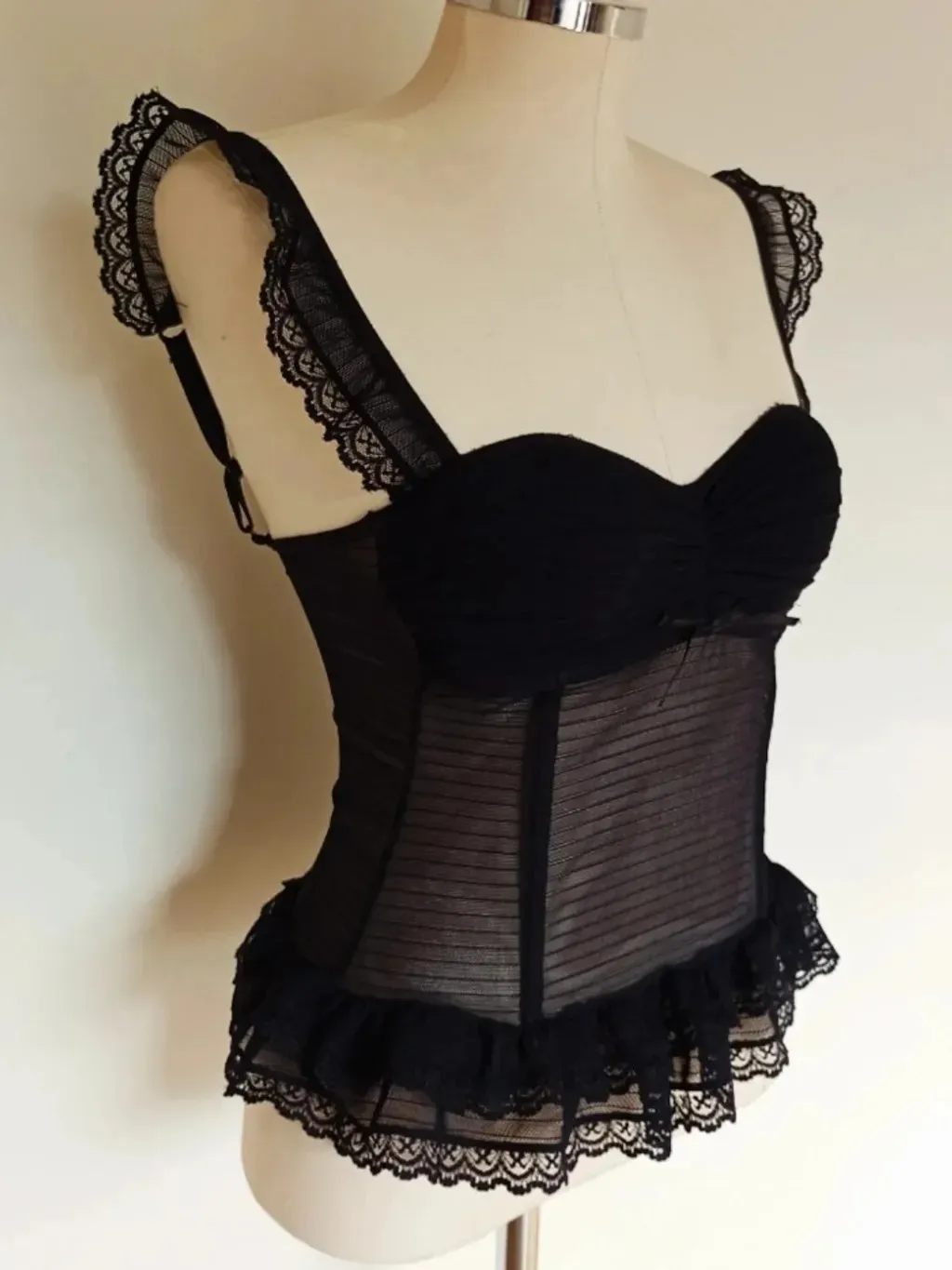 corset preto em renda e tule