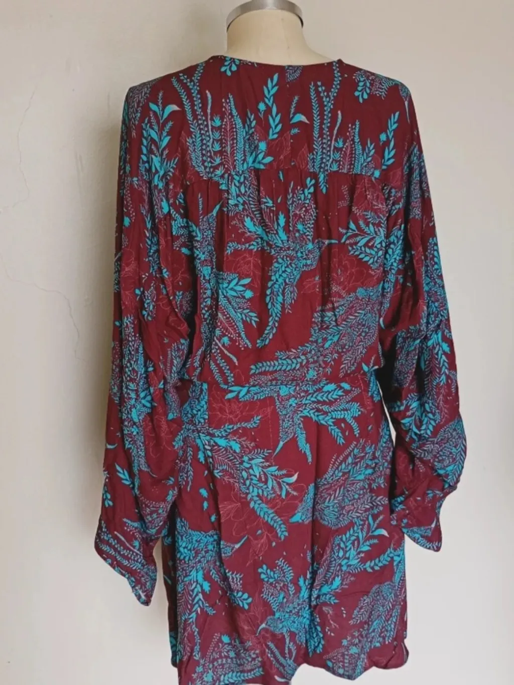 vestido colcci manga morcego