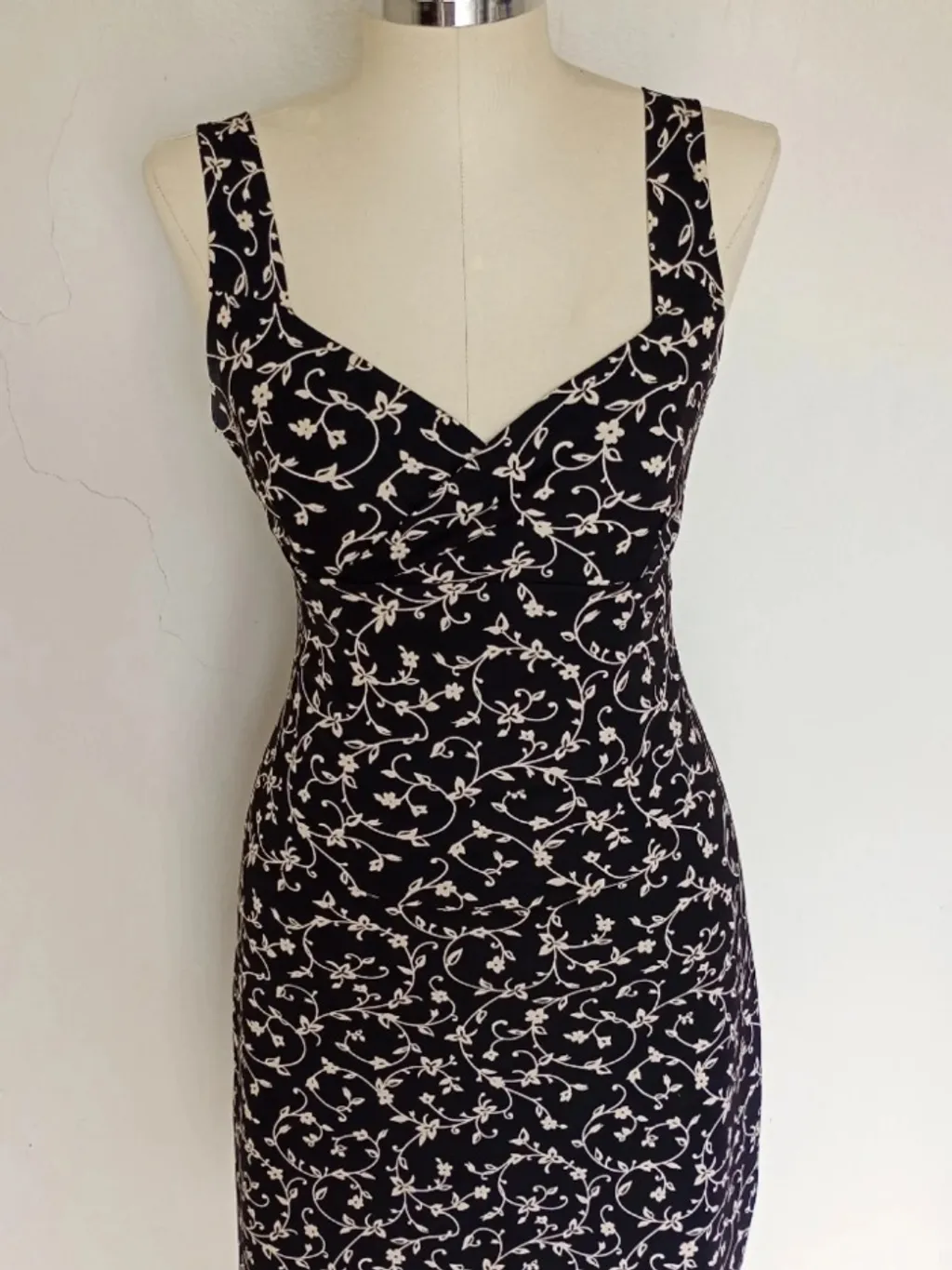 vestido preto florido