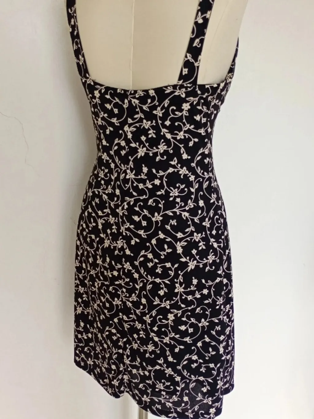 vestido preto florido