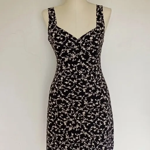 vestido preto florido