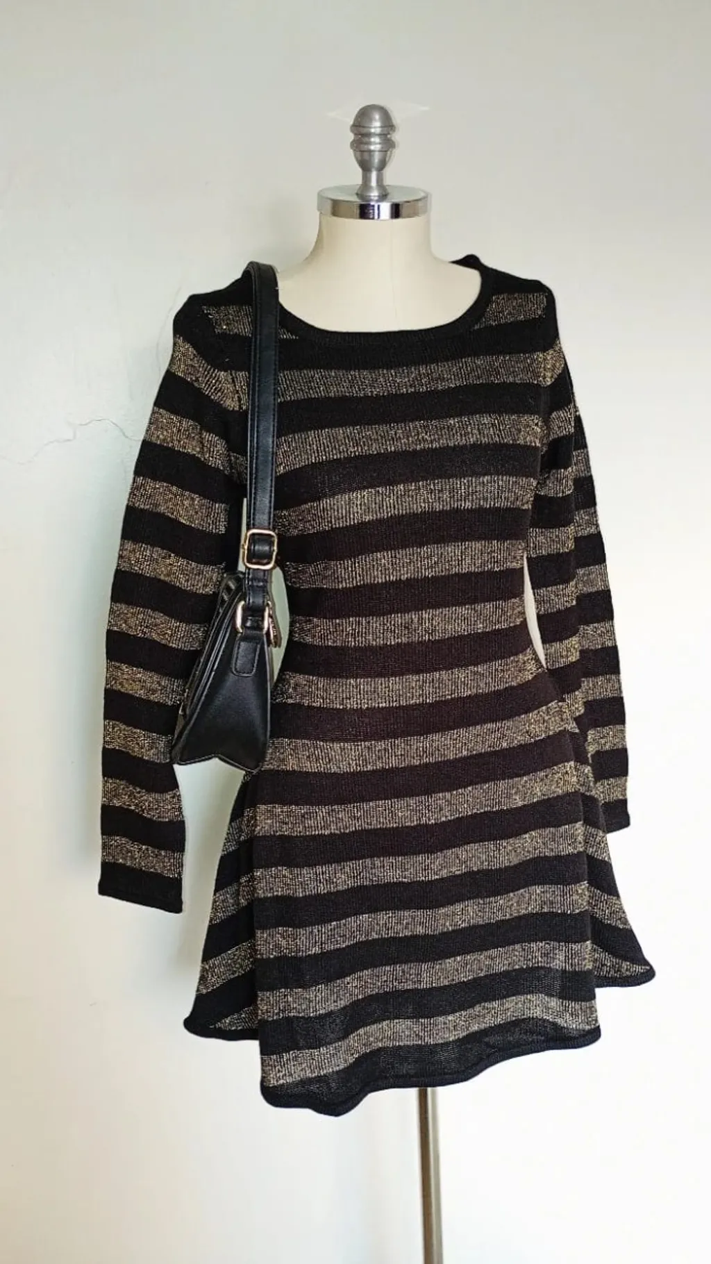 Vestido Tricot listrado preto com dourado tamanho M novo