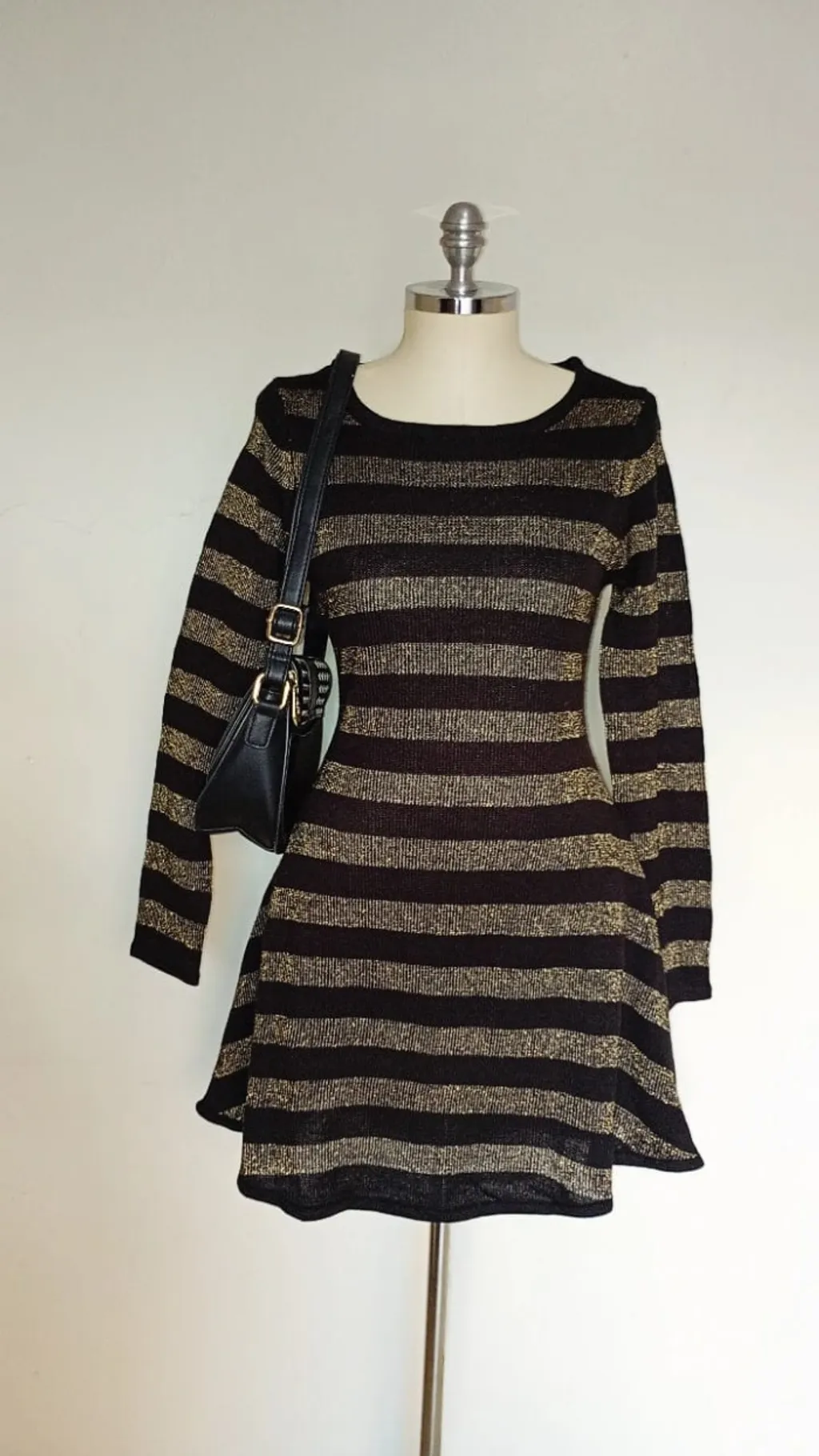 Vestido Tricot listrado preto com dourado tamanho M novo