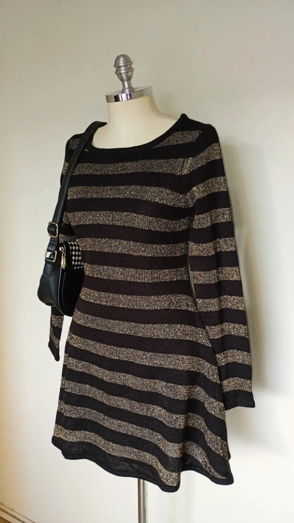 Vestido Tricot listrado preto com dourado tamanho M novo