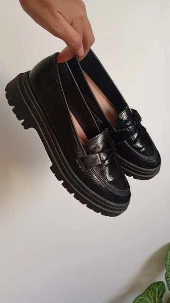 Mocassim Moleca verniz preto tam 34