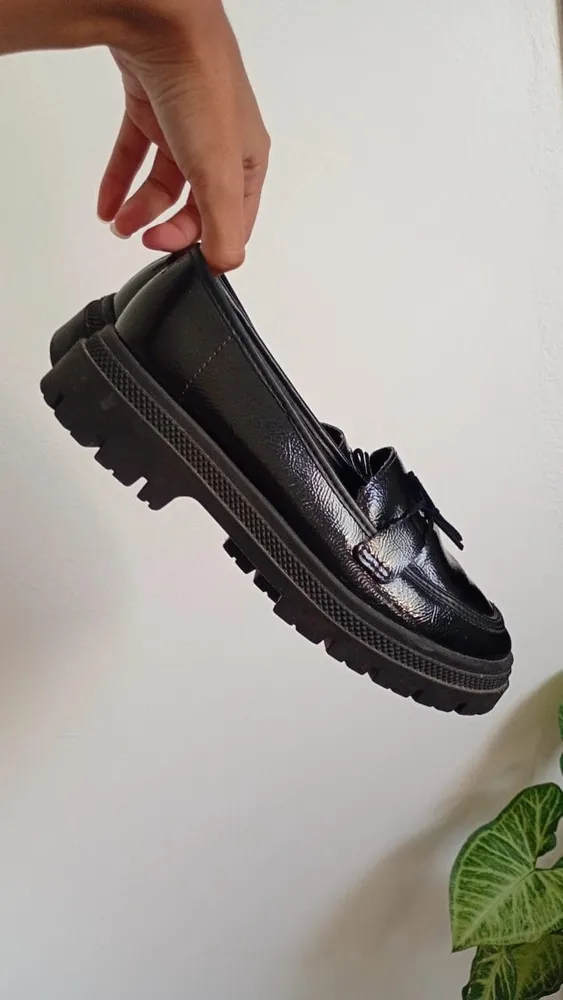 Mocassim Moleca verniz preto tam 34