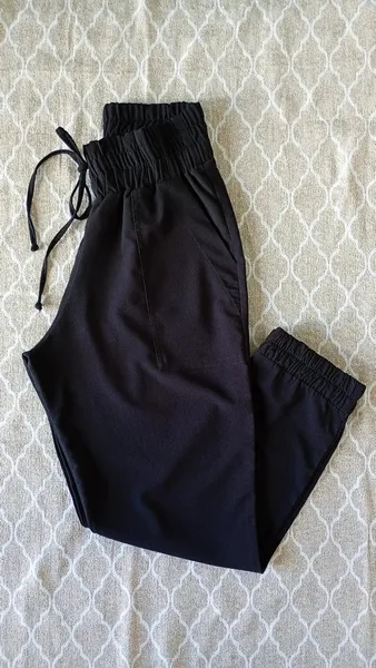 Calça jogger preta com bolsos nova tamanho M