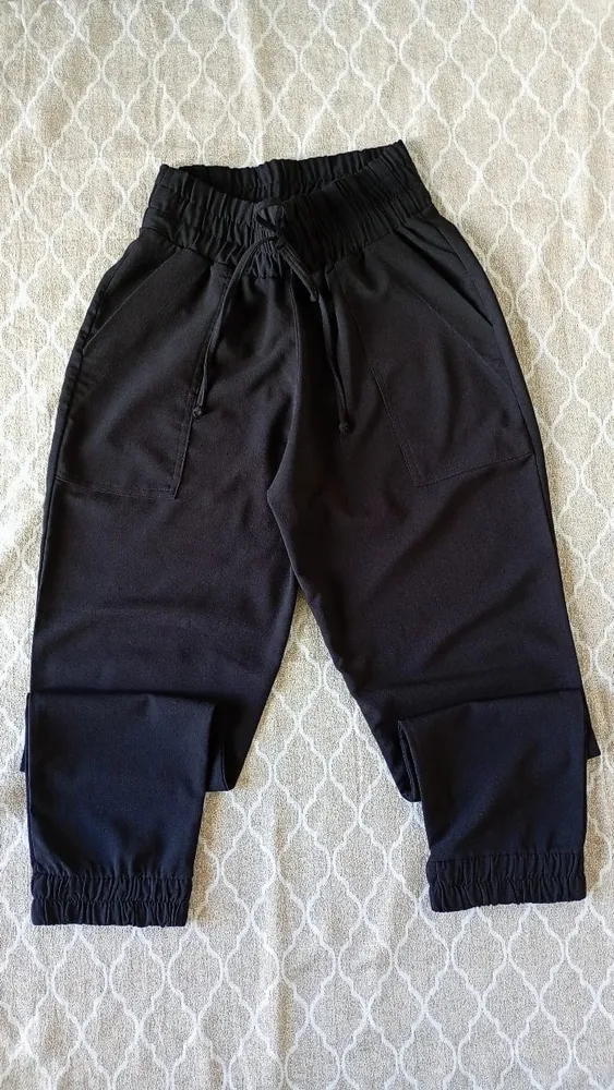 Calça jogger preta com bolsos nova tamanho M
