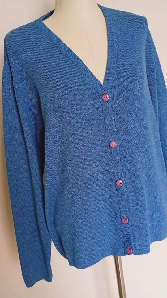 Cardigan azul em tricot de botões tamanho G