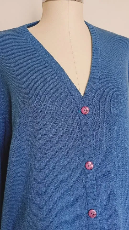 Cardigan azul em tricot de botões tamanho G