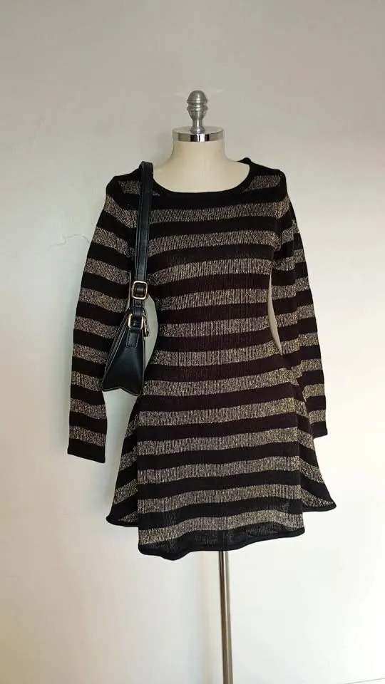 Vestido Tricot preto e dourado rodado Marisa tamanho M