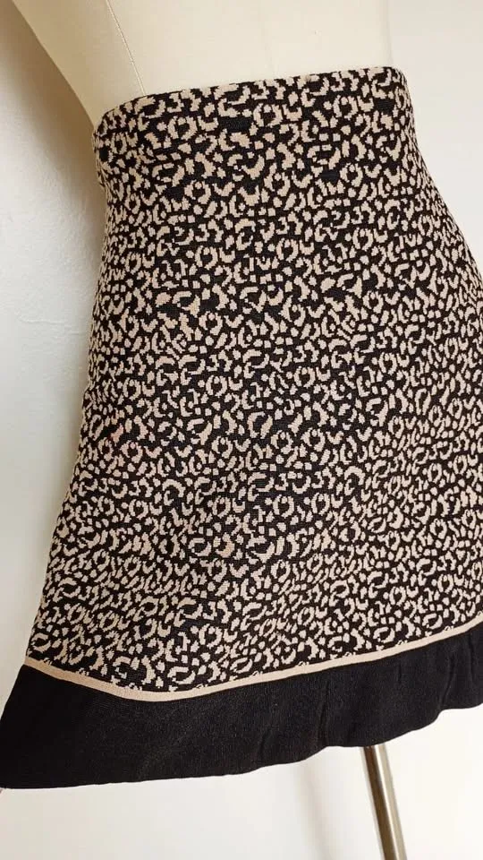 Saia de lã tricotada animal print  nova tamanho M