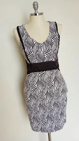 Vestido zebra gola V tamanho M