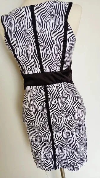Vestido zebra gola V tamanho M