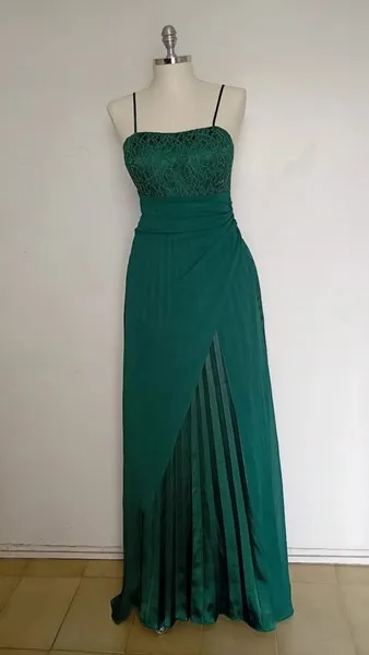 Vestido de festa longo verde esmeralda plissado