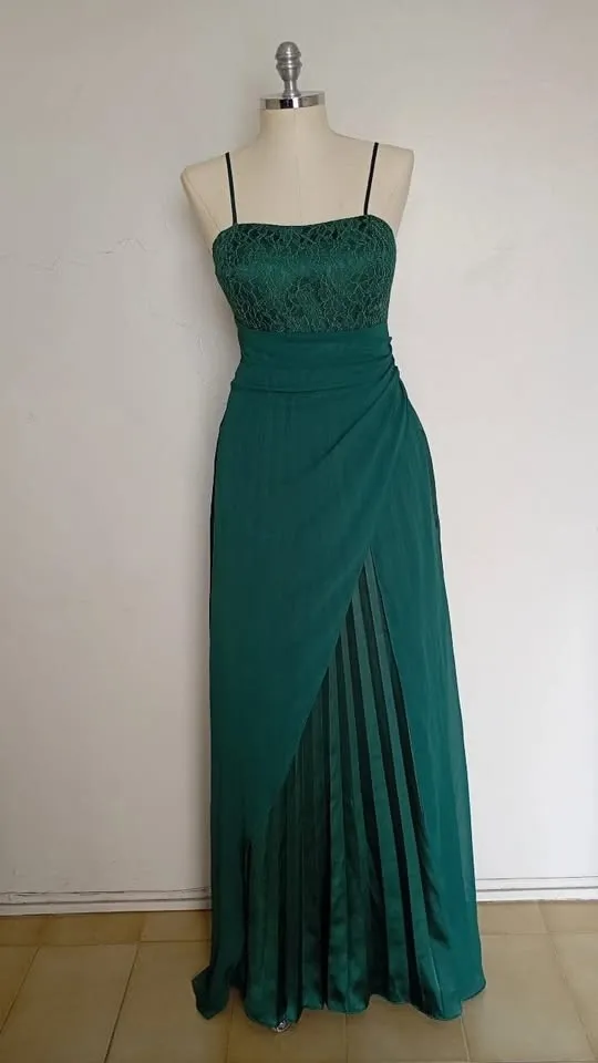 Vestido de festa longo verde esmeralda plissado