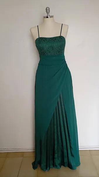 Vestido de festa longo verde esmeralda plissado